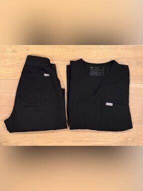 FIGS Scrub Set | Catarina Top XS | Zamora Jogger Pant XXS Black